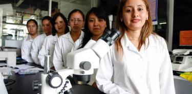 Las mujeres se interesan más por el estudio de carreras en ciencias biológicas y TIC’s, refiere el estudio.
