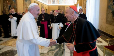 El papa junto al prefecto para la Doctrina de la Fe, el jesuita español Luis Ladaria (Infocatólica)