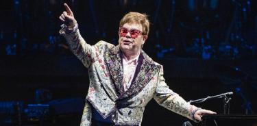 Elton John se solidariza con ucranianos durante concierto