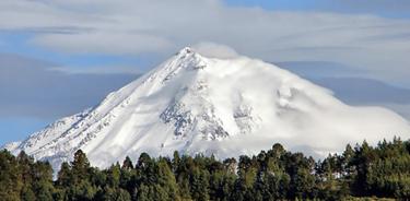 Citlaltépetl o Pico de Orizaba. Es la montaña más alta de México (5,747 metros sobre el nivel del mar) y forma parte de la faja Volcánica Transmexicana. Imagen tomada de turimexico.com