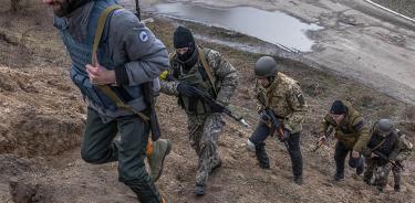 Soldados ucranianos, en una imagen de archivo de la guerra contra Rusia, desatada el 24 de febrero de 2022.