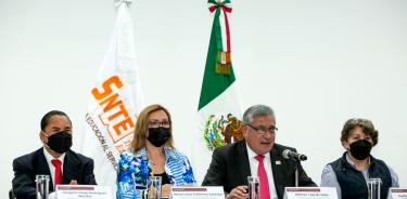 El SNTE entregó 249 demandas a la SEP para mejorar las condiciones de sus agremiados en 2022, y ratificó su apoyo al Presidente López Obrador.