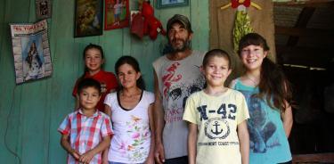 Las familias más vulnerables de Paraguay son las que dependen más de las remesas, según el estudio Latinobarómetro