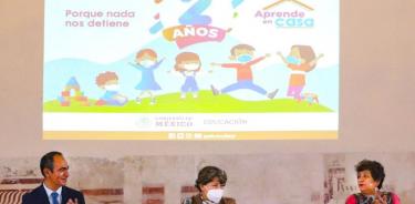 La secretaria de Educación Pública, Delfina Gómez Álvarez, encabezó la reunión de seguimiento al programa online que innovó el gobierno para continuar la educación.
