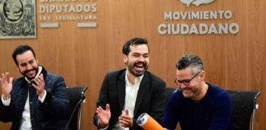 Jorge Álvarez Máynez, coordinador de Movimiento Ciudadano, junto a su nuevo integrante de bancada (der.), Andrés Pintos, quien renunció al PVEM.