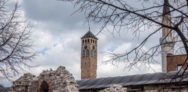 El histórico reloj de torre de Sarajevo.