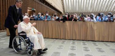 El papa Francisco en silla de ruedas