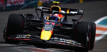 ‘Checo’ Pérez da la cara por Red Bull, tras enfrentar problemas Max Verstappen