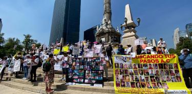 Madres de hijas e hijos, desaparecidos marchan en la capital mexicana.