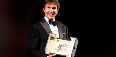 Tom Cruise luce con su Palma de Oro de Honor en la ceremonia de su homenaje.