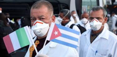 Reprochan contratación de médicos cubanos