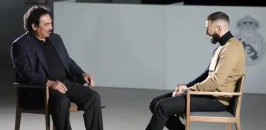 Imagen de la charla que tiene Hugo Sánchez con Karim Benzema, antes de la final de la Champions League.