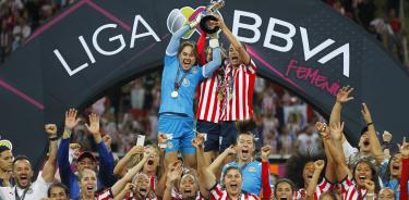 Las chicas del Guadalajara levantan la Copa que las acredita como Campeonas