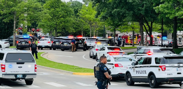 Policía en los alrededores del hospital Saint Francis de Tulsa, Oklahoma