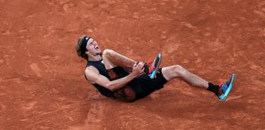 Momento en que Alexander Zverev sufre en dolor de su lesión en Roland Garros