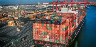 Puerto de Long Beach, California, punto rojo en la cadena mundial de suministros