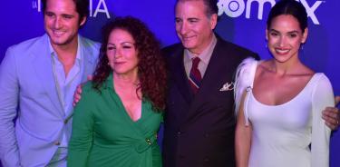 Andy García y Gloria Estefan, al centro, junto a Diego Boneta y Adria Arjona en la presentación de El padre de la novia.