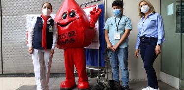 Trabajadores del IMSS se suman a la donación de sangre, en beneficio de más de un centenar de personas