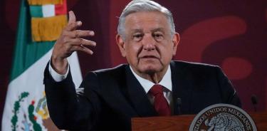 El presidente Andrés Manuel López Obrador habla durante su rueda de prensa matutina hoy