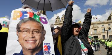 Seguidores de Gustavo Petro, el 22 de mayo de 2022 en el acto de cierre de campaña para la primera vuelta electoral en Bogotá, Colombia.
