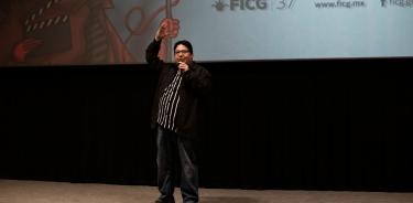 El cineasta durante la presentación del filme 'Lecciones para canallas' en una función de gala a beneficio en el marco del FICG.