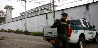 Un policía en la cárcel de la ciudad colombiana de Tuluá