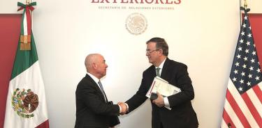 El canciller Marcelo Ebrard y el secretario de Seguridad Nacional de EU, Alejandro Mayorkas, durante una reunión el pasado marzo