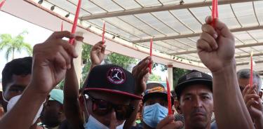 Migrantes centroamericanos rinden su particular homenaje en Tapachula a los fallecidos en San Antonio