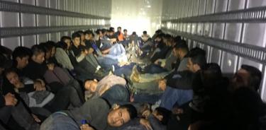 La patrulla fronteriza de EU descubrió a 76 inmigrantes en la caja de un tráiler el pasado 26 de enero