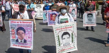 Madres y padres de los 43 estudiantes desaparecidos han mantenido sus protestas en México