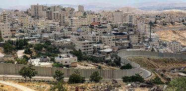 El muro que aisla a miles de palestinos en Cisjordania cumplió veinte años este junio de 2022.
