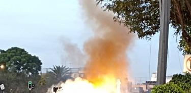 Imagen de redes sociales en la que se ve la presencia de fuego entre las estaciones Xola y Villa de Cortés. Se desalojaron más mil 300 personas.