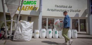 Los 54 espacios universitarios recolectaron 31 toneladas de plástico PET y taparroscas. El Plantel “Sor Juana Inés de la Cruz” de la UAEMéx, ubicado en Amecameca, fue el más participativo al entregar 4.7 toneladas del total reunido.