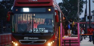 Las autoridades del Metrobús invitan a la población a tomar precauciones y salir con tiempo ara evitar contratiempos en sus trayectos (Foto: CDMX)