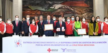 La Suprema Corte de Justicia de la Nación fue reconocida por sus aportaciones a la Cruz Roja Mexicana.