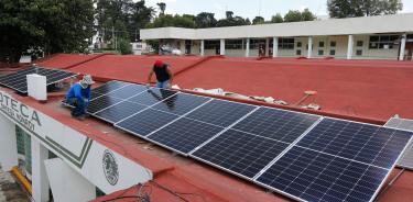 Los 10 paneles solares se suman a los 6 ya instalados en el plantel con lo que se generará el 25 por ciento de la energía eléctrica que consume este espacio educativo.
