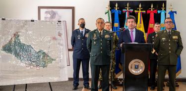 El secretario de Defensa de Colombia, Diego Molano, habla en una rueda de prensa para anunciar el asesinato del guerrillero “Iván Mordisco”, este viernes 15 de julio de 2022 en Bogotá.