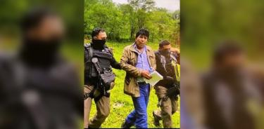 Soldados mexicanos custodian a Rafael Caro Quintero tras su arresto, este viernes 15 de julio de 2022 en Choix, Sinaloa.