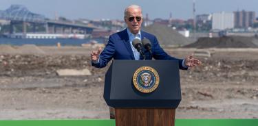 Joe Biden, este miércoles 20 de julio de 2022, durante un acto en una planta eléctrica reconvertida en Somerset, Massachusetts.