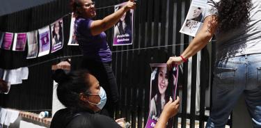 Varias mujeres integrantes del colectivo “Yo Cuido México” protestan para exigir justicia por el caso de Luz Raquel Padilla.