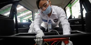 Proceso de producción del coche eléctrico mexicano en Puebla.