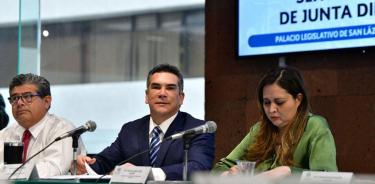 Alejandro Moreno, presidente de la Comisión de Gobernación, en reunión con diputados de la Junta de Directiva de esta estancia legislativa.