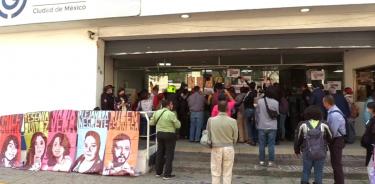 Protesta afuera de la Fiscalía capitalina a siete años del crimen de cinco personas en la calle Luz Saviñón, colonia Narvarte.