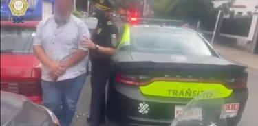 Por no llevar su cinturón de seguridad, un hombre fue descubierto con 500 mil pesos en efectivo, dinero del que dijo desconocer su procedencia.