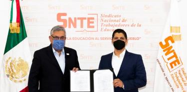 El secretario general del SNTE, Alfonso Cepeda Salas, celebró el cambio generacional que vive el sindicato porque significa el futuro de esa organización.