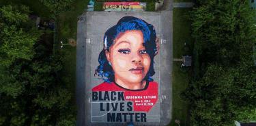 Vista de un mural en honor a Breonna Taylor, asesinada por policías, en Maryland, Estados Unidos.