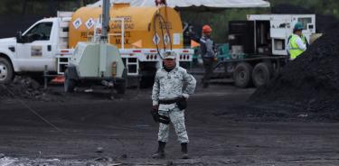 Personal de rescate labora en la zona donde se encuentran 10 mineros atrapados