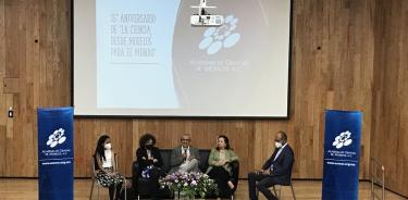 Científicos que han sido autores o editores en La ciencia desde Morelos para el mundo, se reunieron ayer en el IBt-UNAM