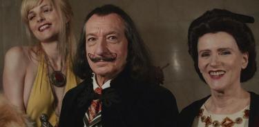 En Daliland, Salvador Dalí es interpretado por Ben Kingley.