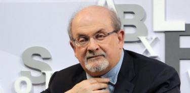 El escritor Salman Rushdie.